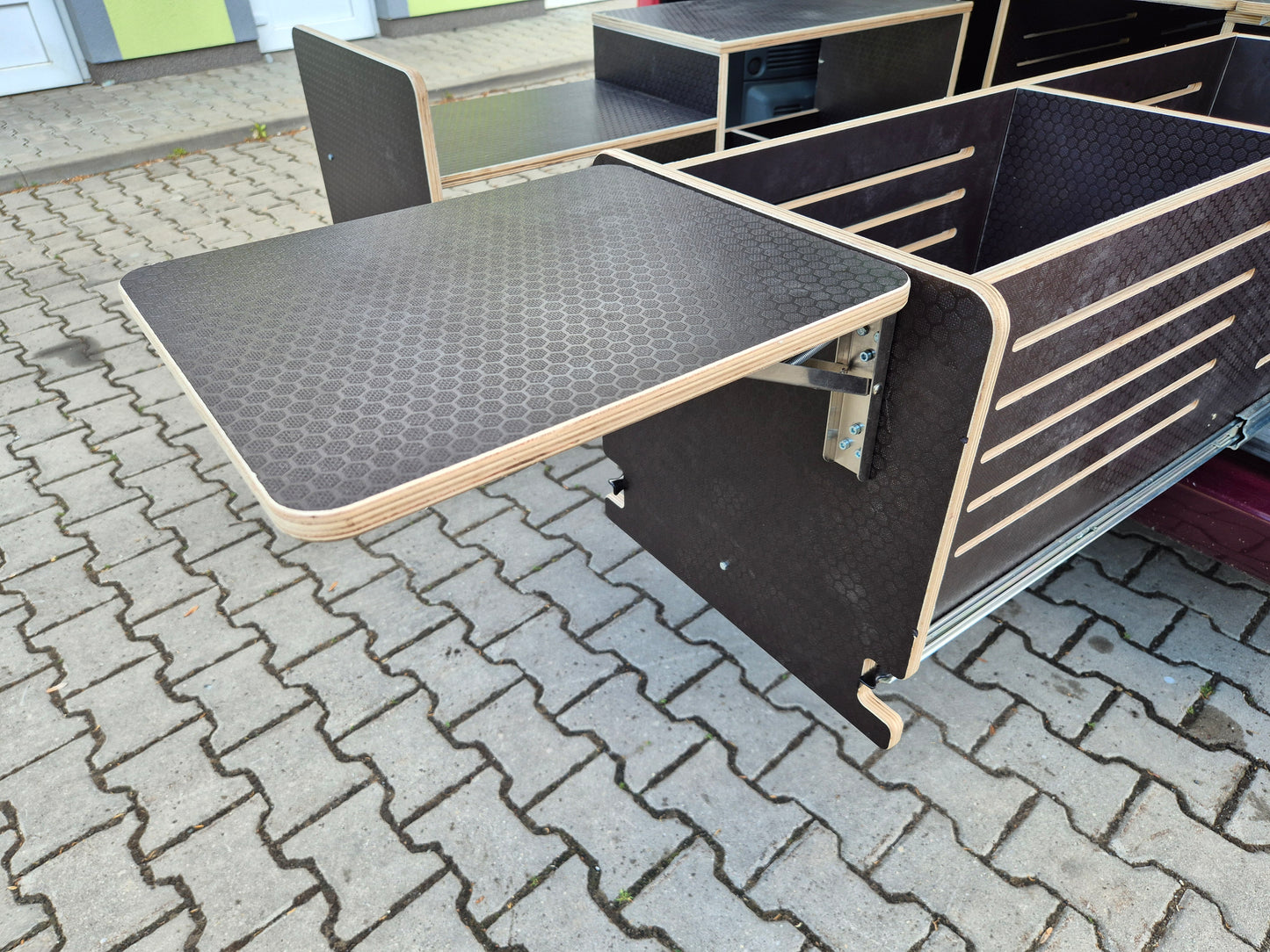 Univerzální kempingová vestavba do dodávky